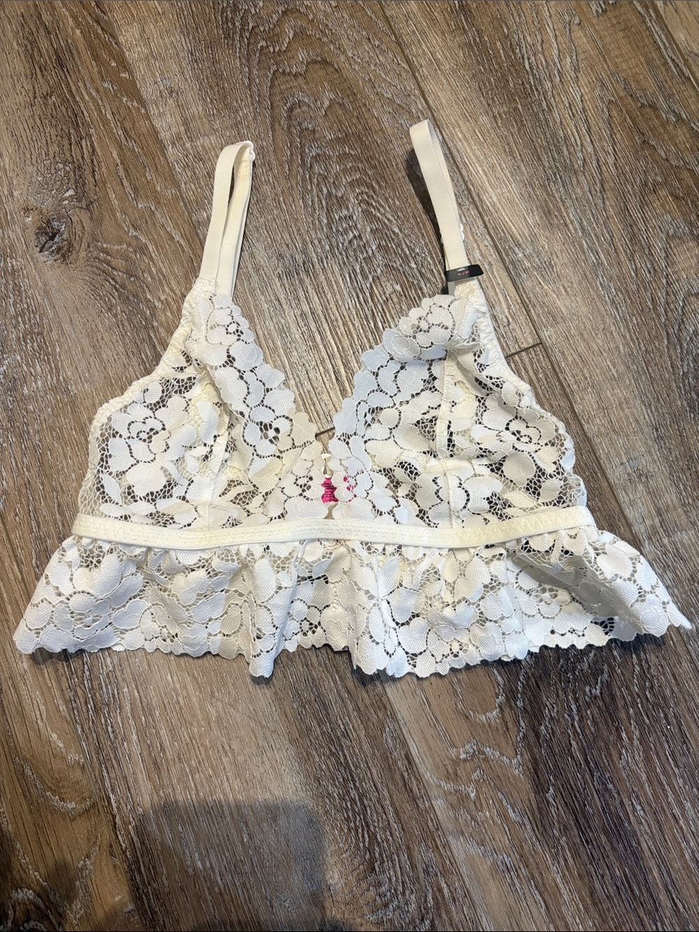 Lace Bralette in White – Delicate Floral Scallop Hem